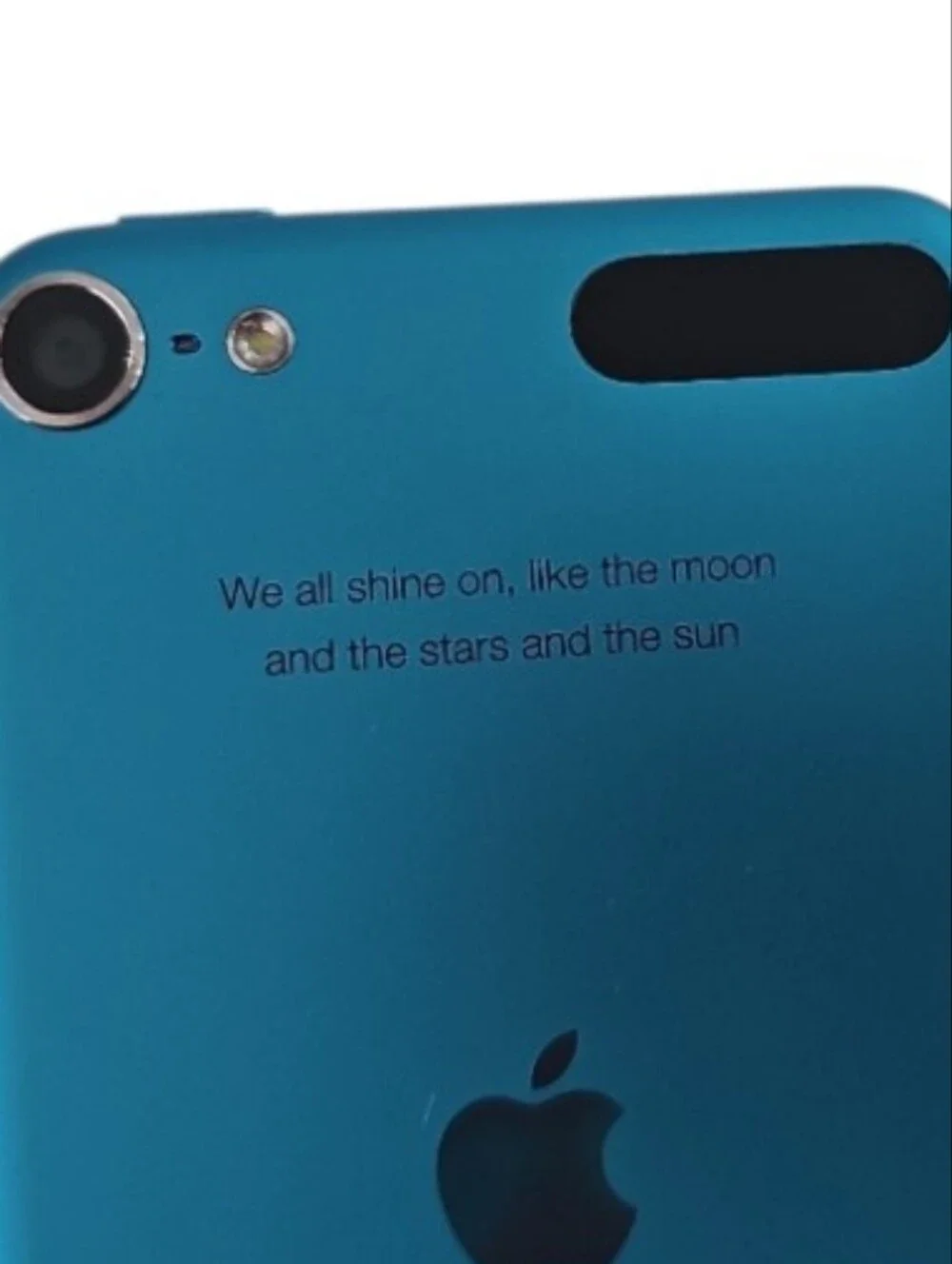 Apple iPod Touch 5th Generation Blue 32GB Bundle Charger Case Strap